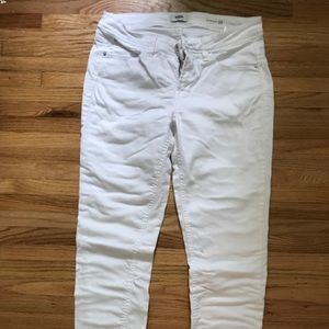 White mid-rise ankle jeans